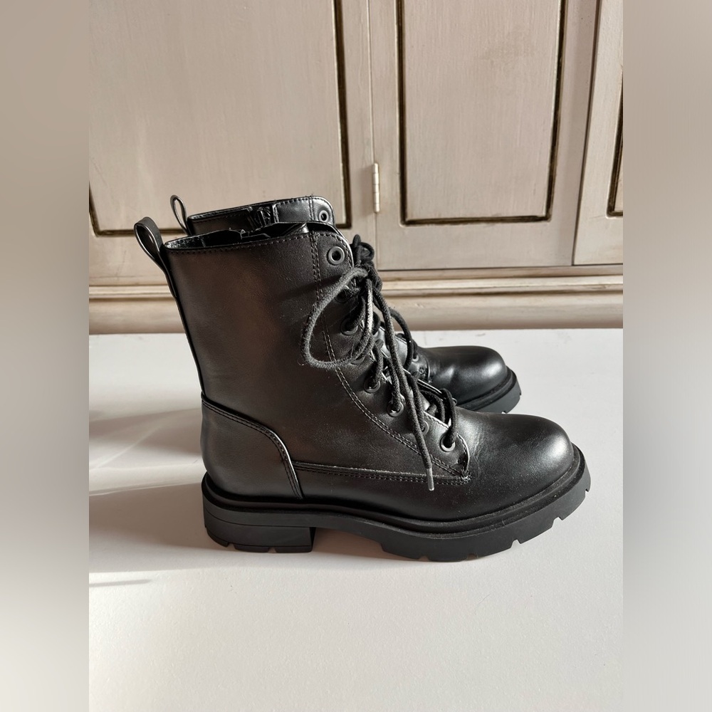 Women’s No Boundaries Black combat boots tie& zip pull on tabs size 6